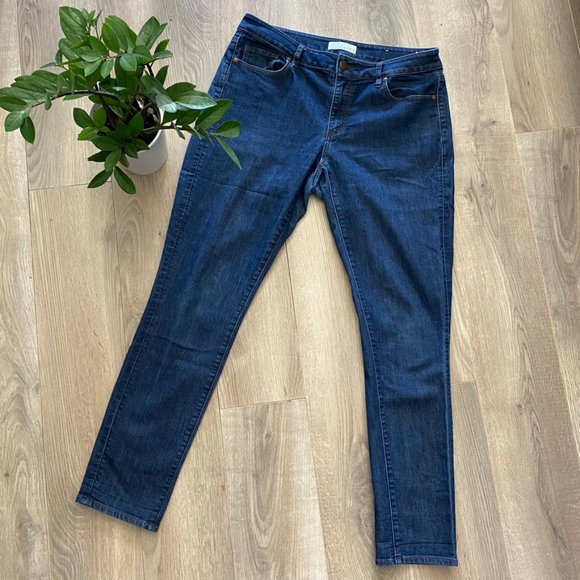 LOFT "Curvy Skinny" Jeans in Dark Blue Wash - Picture 8 of 11